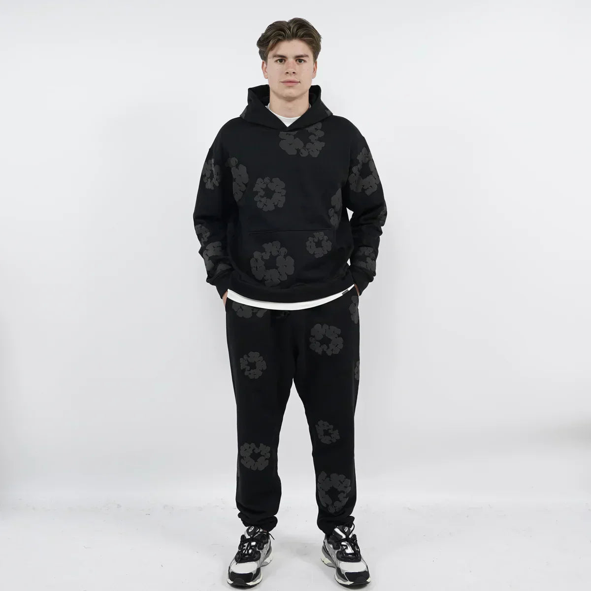 DT THE COTTON WREATH SWEATPANTS BLACK MONOCHROME
