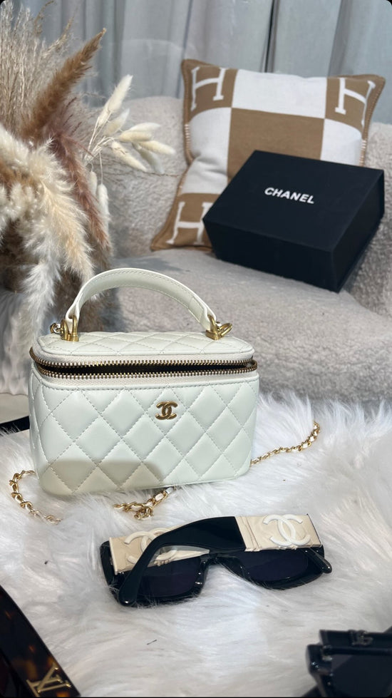 CC vanity white