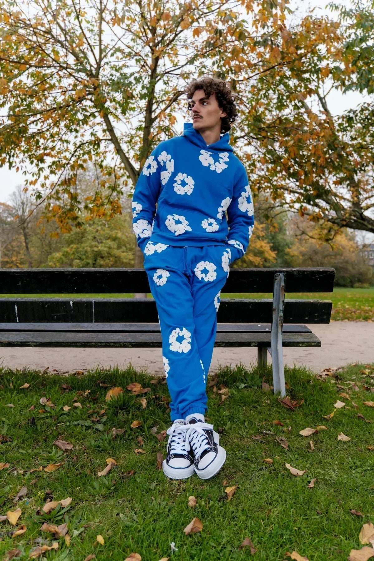 DT THE COTTON WREATH SWEATPANTS ROYAL BLUE