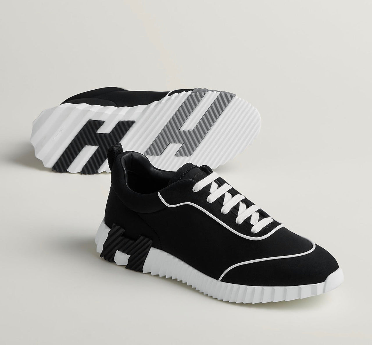 H BOUNCING BLACK WHITE LINE