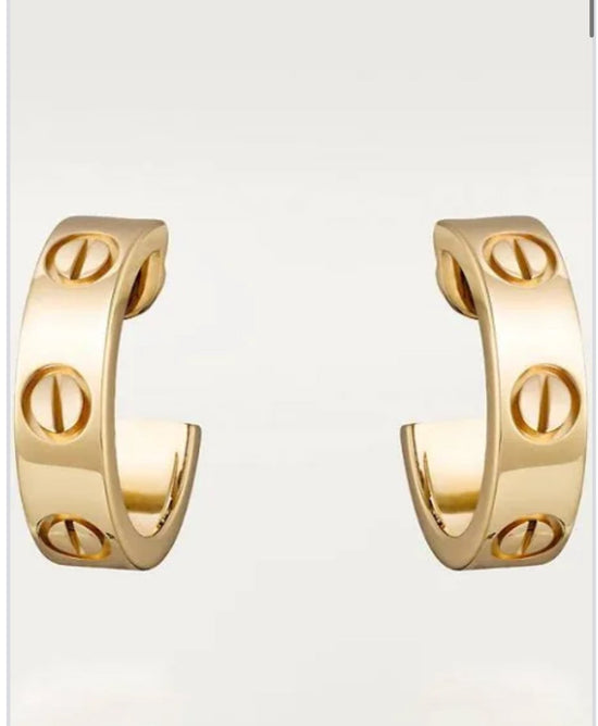 C Small earrings gold