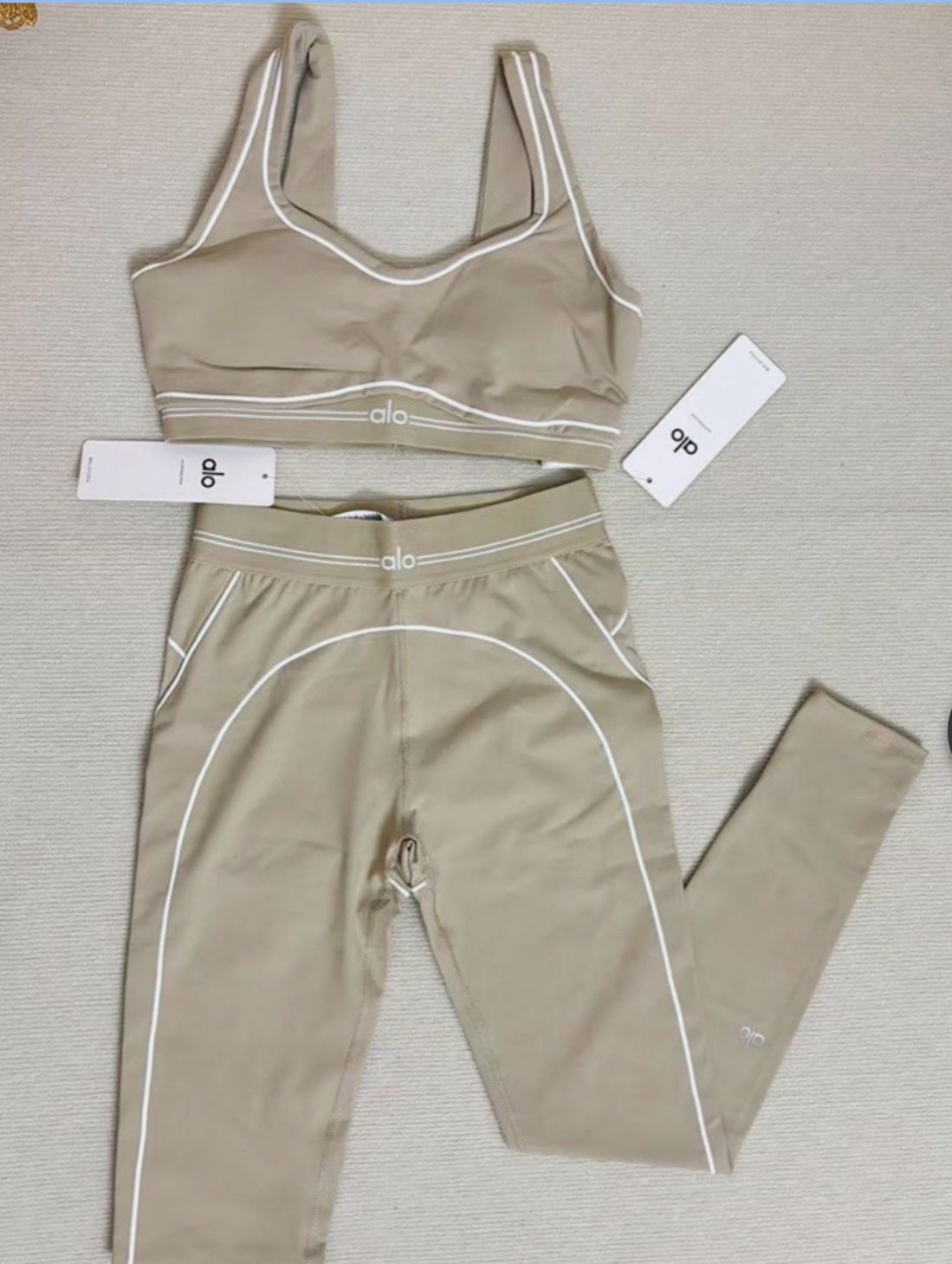 A YOGA SET BEIGE