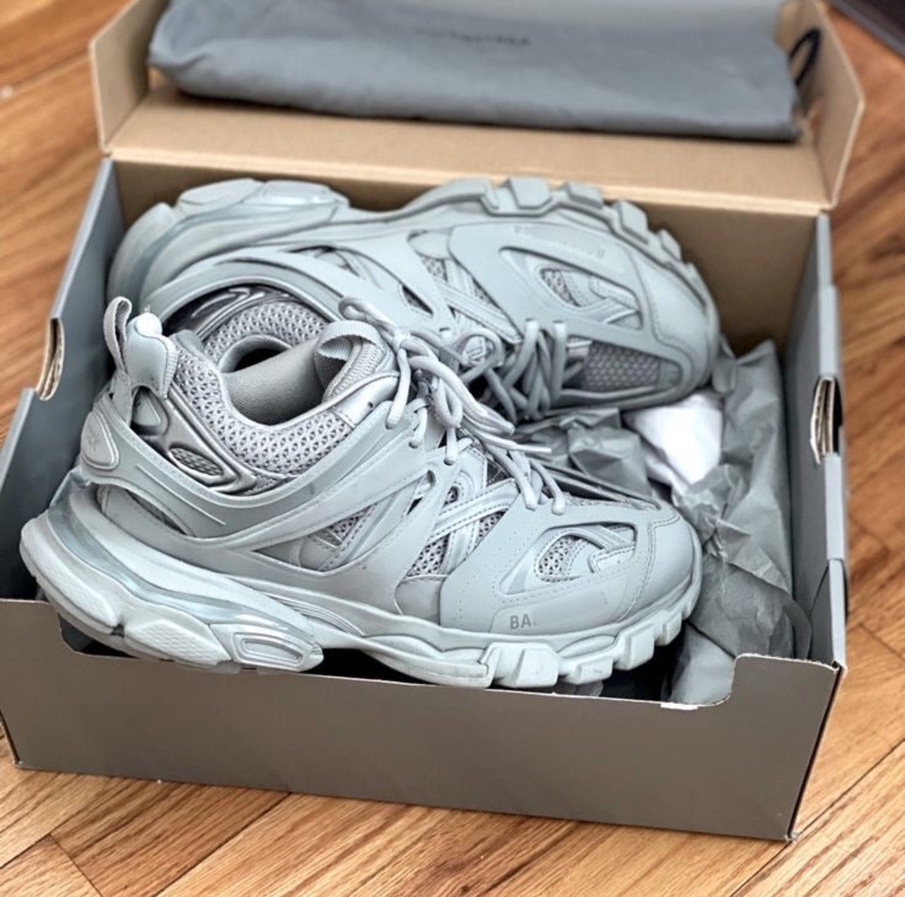 B Tracks Grey